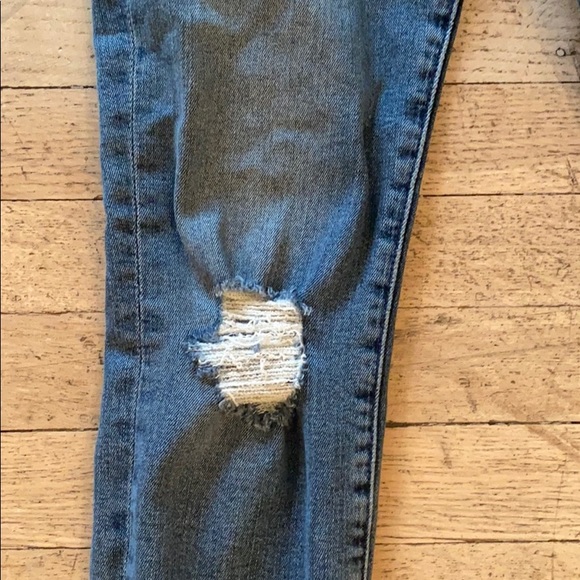 Frame Distressed Skinny Jeans - Picture 8 of 15